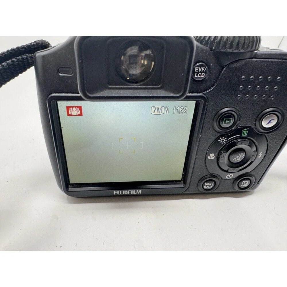 Fuji Fujifilm | Finepix S700 | 7.1MP Digital Camera | Tested W/2GB